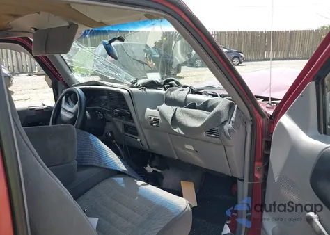 1993 Ford Ranger z USA, uszkodzony, nr VIN 1FTCR10A0PTA84718